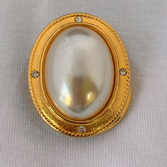 Pearl & Rhinestone Scarf Clip/Ring - Picture 3 of 13